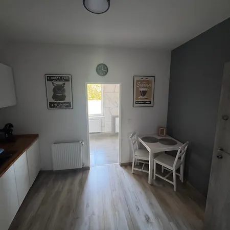 Gemuetlich דירה *